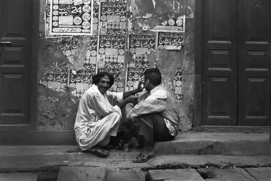 Street Photography – Pakistan – 2003 – Dana Langlois